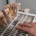 «Φωτιά» τα καύσιμα: Στροφή των νοικοκυριών στο ρεύμα λόγω ακρίβειας σε πετρέλαιο και φυσικό αέριο - Πόσο συμφέρει