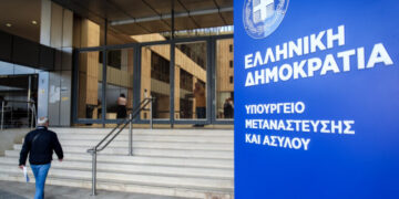 Αύξηση των αιτήσεων μετάκλησης εργαζομένων από τρίτες χώρες – Στο 69,95% η εκκαθάριση των εκκρεμών αδειών διαμονής