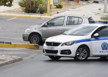 Διακοπή κυκλοφορίας στα Άνω Λιόσια λόγω πρόσκρουσης φορτηγού σε κολώνα του ΔΕΔΔΗΕ - ertnews.gr