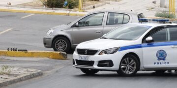 Διακοπή κυκλοφορίας στα Άνω Λιόσια λόγω πρόσκρουσης φορτηγού σε κολώνα του ΔΕΔΔΗΕ - ertnews.gr