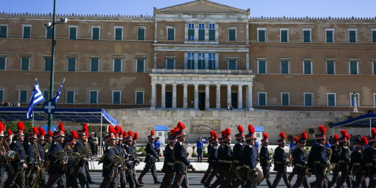 Καιρός: Με βροχές η παρέλαση στην Αθήνα - Τι προβλέπεται για τη Θεσσαλονίκη - ertnews.gr
