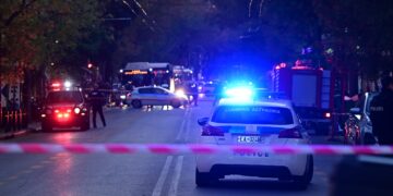 Νέα εμπρηστική επίθεση σε κατάστημα στην Αχαρνών: Ύποπτο αντικείμενο, πιθανότατα χειροβομβίδα - Πού υπάρχει διακοπή κυκλοφορίας - ertnews.gr