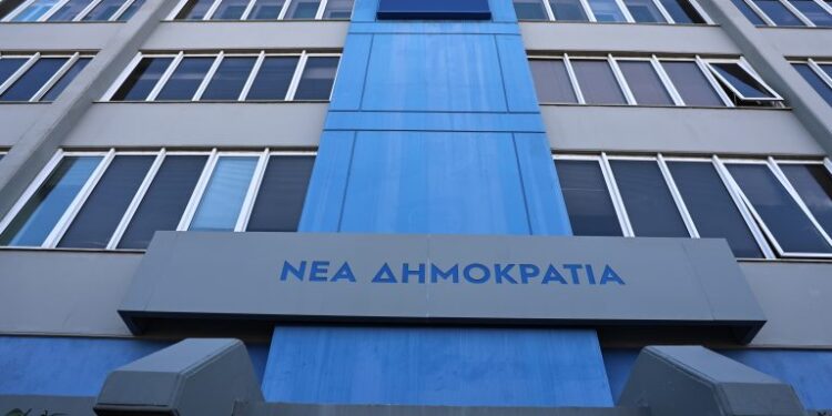 52 χρόνια Νέα Δημοκρατία: Από τον Καραμανλή στη νέα εποχή – Τα μηνύματα της παράταξης