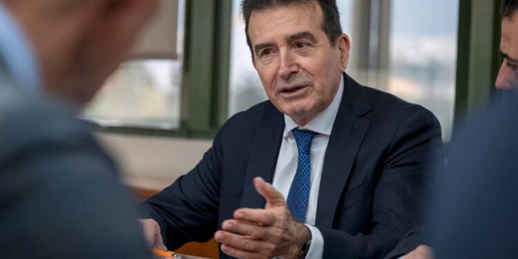 Χρυσοχοΐδης για την έκρηξη στον Κολωνό: «Όλα δείχνουν εγκληματική υπόθεση που σχετίζεται με ναρκωτικά»