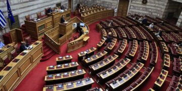 Σφοδρή κριτική από την αντιπολίτευση στις δηλώσεις Μητσοτάκη για οικονομία και εθνικά θέματα