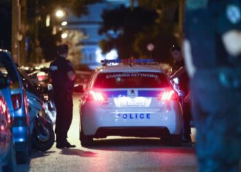 Ελευσίνα: Προσωρινά κρατούμενοι οι δύο κατηγορούμενοι για την επίθεση με μαχαίρι στον 32χρονο