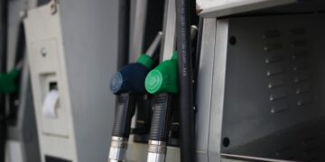Στα 116 δολάρια το Brent και διπλάσια η χονδρική τιμή του ρεύματος - Με ανατιμήσεις κλείνει ο Οκτώβριος