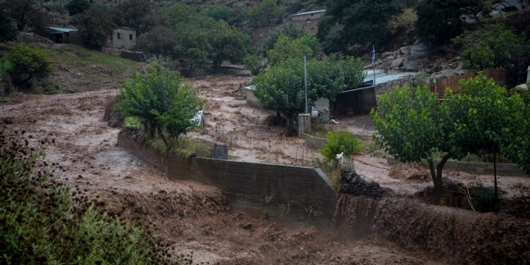 Καιρός: Εξασθενούν τα φαινόμενα στην Κρήτη - Νέα μεταβολή από την Πέμπτη - ertnews.gr