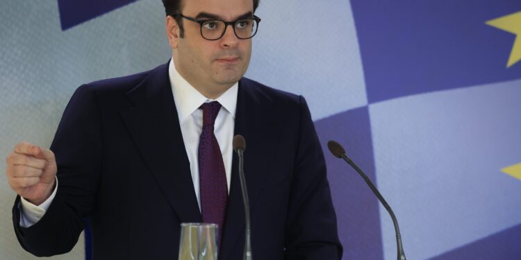 Πιερρακάκης στο CNN: Ευελιξία εντός του δημοσιονομικού πλαισίου για τη στήριξη των πολιτών, «όχι περισσότερες δαπάνες, αλλά διαφορετικές»