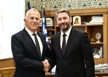 Προσχώρησε στο ΠΑΣΟΚ ο Ευάγγελος Αποστολάκης