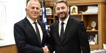 Προσχώρησε στο ΠΑΣΟΚ ο Ευάγγελος Αποστολάκης