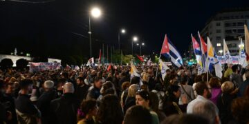 Αντιπολεμικό συλλαλητήριο στο κέντρο της Αθήνας: Ξεκίνησε η πορεία προς την αμερικανική πρεσβεία - Κλειστοί οι γύρω δρόμοι - ertnews.gr