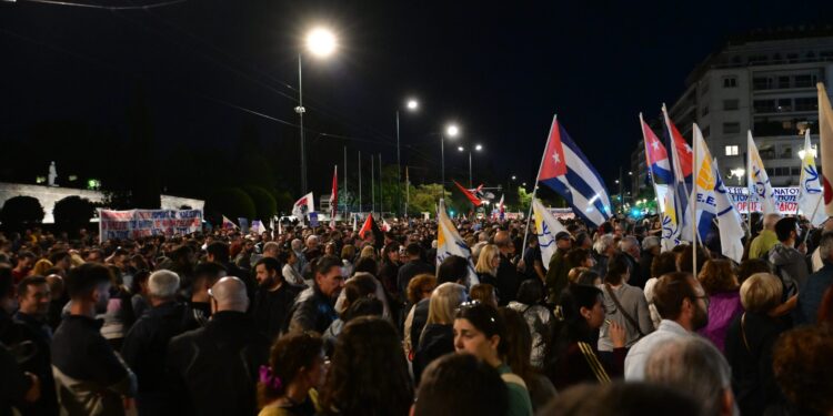 Αντιπολεμικό συλλαλητήριο στο κέντρο της Αθήνας: Ξεκίνησε η πορεία προς την αμερικανική πρεσβεία - Κλειστοί οι γύρω δρόμοι - ertnews.gr