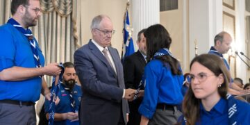Ο Κωνσταντίνος Τασούλας απένειμε τα ειδικά διακριτικά και τα τιμητικά μαντήλια του Προσκόπου του Έθνους, σε 150 Ανιχνεύτριες και Ανιχνευτές
