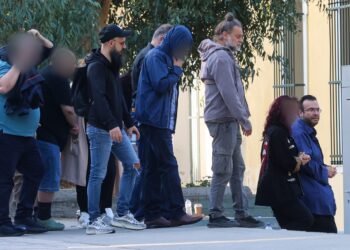 Απάτη σε βάρος του ΕΦΚΑ: Αρνήθηκαν την εμπλοκή τους ο Φίλιππος Καμπούρης και η σύζυγός του - Συνεχίζονται οι απολογίες των κατηγορουμένων - ertnews.gr