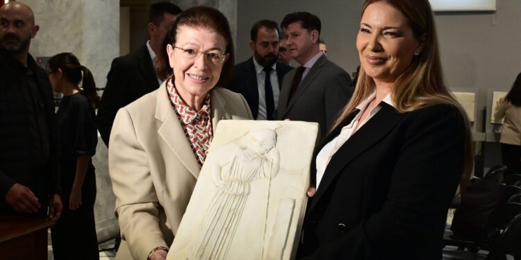 Είκοσι δύο ελληνικές αρχαιότητες επέστρεψαν από το Ισραήλ - Μενδώνη: «Η προστασία της πολιτιστικής κληρονομιάς προϋποθέτει διεθνή συνεργασία»