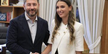 Στο ΠΑΣΟΚ η Μυρτώ Κοροβέση: «Θα αγωνιστώ με όλες μου τις δυνάμεις για την πολιτική αλλαγή» - ertnews.gr