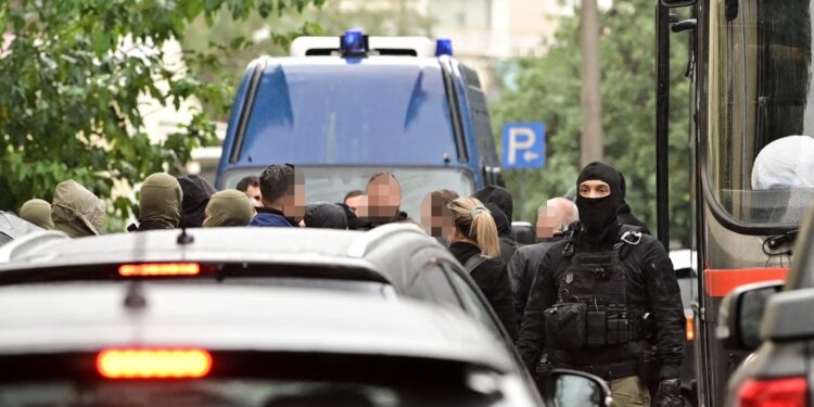 Χωριάτικο: Προφυλακίστηκε και ο Ρίζος Ρίζος - Συνολικά επτά στη φυλακή για την απάτη «μαμούθ», απολογούνται σήμερα οι υπόλοιποι 29 - ertnews.gr