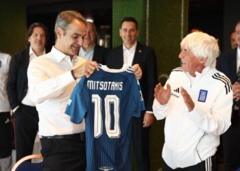 Θεσσαλονίκη: Επίσκεψη του Πρωθυπουργού Κυριάκου Μητσοτάκη στο ξενοδοχείο της Εθνικής ομάδας- «Εκπλήξατε πολλούς αλλά όχι τους εαυτούς σας»