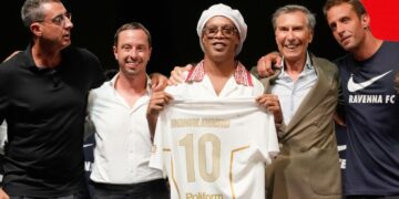 Πότε επιστρέφει στα γήπεδα ο Ροναλντίνιο - www.ertsports.gr