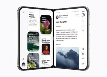 Apple iPhone Duo multitasking Siri and Mail