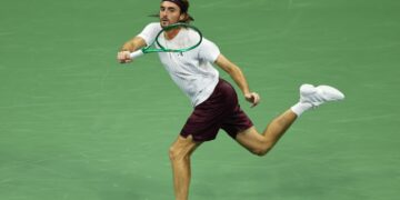 Στους "16" του Japan Open με ανατροπή ο Τσιτσιπάς - www.ertsports.gr