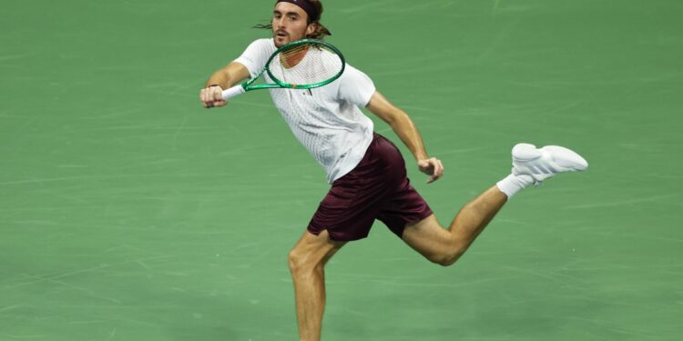 Στους "16" του Japan Open με ανατροπή ο Τσιτσιπάς - www.ertsports.gr
