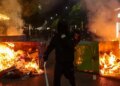 Πεδίο μάχης τα Τίρανα για τη διαφθορά και τον Έντι Ράμα - Το πλήθος καίει το ένα κτίριο μετά το άλλο