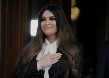Βουλή: Πολιτική αντιπαράθεση κυβέρνησης-αντιπολίτευσης με «φόντο» την απομάκρυνση Γκίλφοϊλ