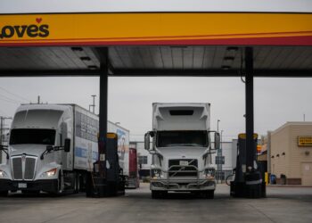 Πετρέλαιο: Πώς η συμφωνία Τραμπ - Πούτιν μπορεί να αλλάξει τις παγκόσμιες ενεργειακές ροές και τη ναυτιλία