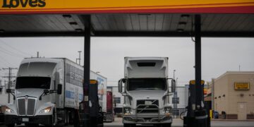 Πετρέλαιο: Πώς η συμφωνία Τραμπ - Πούτιν μπορεί να αλλάξει τις παγκόσμιες ενεργειακές ροές και τη ναυτιλία