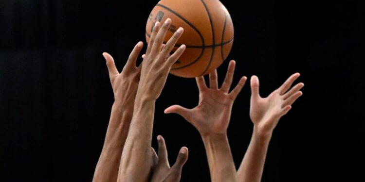 Basketgate: Συνεχίζεται ο «χορός» των απολογιών για τους στημένους αγώνες – Προφυλακίστηκε ο πρώην διαιτητής Πέτρος Παπαπέτρου