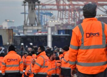 Δεμένα τα πλοία: Απεργούν οι λιμενεργάτες συντονισμένοι με 21 χώρες σε πέντε ηπείρους