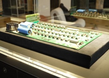 Σε δημοπρασία ένας υπολογιστής Apple-1 συνοδευόμενος από επιστολή του Στιβ Τζομπς