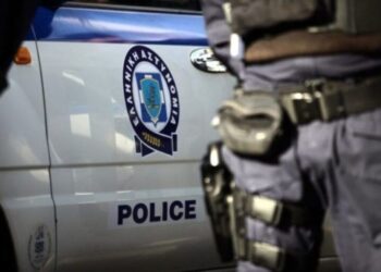 Σεπόλια: Συνελήφθη ο άντρας που πετούσε κεραμίδια από ταράτσα