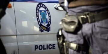 Σεπόλια: Συνελήφθη ο άντρας που πετούσε κεραμίδια από ταράτσα