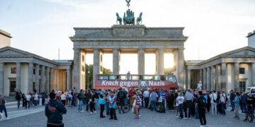 Βερολίνο: Πράσινο φως από το SPD για κυβερνητικό συνασπισμό με Αριστερά και Πράσινους – Σχέδιο για 100.000 κατοικίες