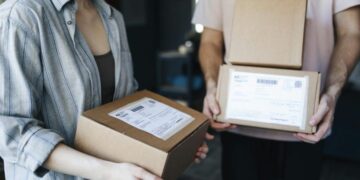 Σε εφαρμογή από αύριο το τέλος των 2 ευρώ στις ηλεκτρονικές αγορές από χώρες εκτός Ε.Ε.