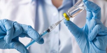 Πρόεδρος Πανελλήνιου Φαρμακευτικού Συλλόγου στο ΕΡΤnews Radio 105,8: Επάρκεια εμβολίων στα φαρμακεία – Δωρεάν η χορήγησή τους