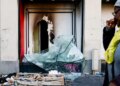 Επεισόδια στη Γαλλία: Πανάκριβες τσάντες και καλλυντικά από το πλιάτσικο στα καταστήματα πωλούνται online