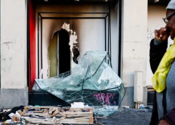 Επεισόδια στη Γαλλία: Πανάκριβες τσάντες και καλλυντικά από το πλιάτσικο στα καταστήματα πωλούνται online