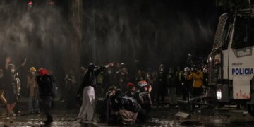 Κύμα διαδηλώσεων σε Γαλλία, Ιταλία, Πορτογαλία και Αλβανία – Επεισόδια, συλλήψεις και αυστηρά μέτρα ασφαλείας
