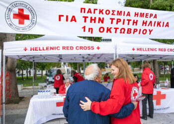 Δράση ενημέρωσης και ευαισθητοποίησης για την Τρίτη Ηλικία στην Πλατεία Συντάγματος από τον Ελληνικό Ερυθρό Σταυρό