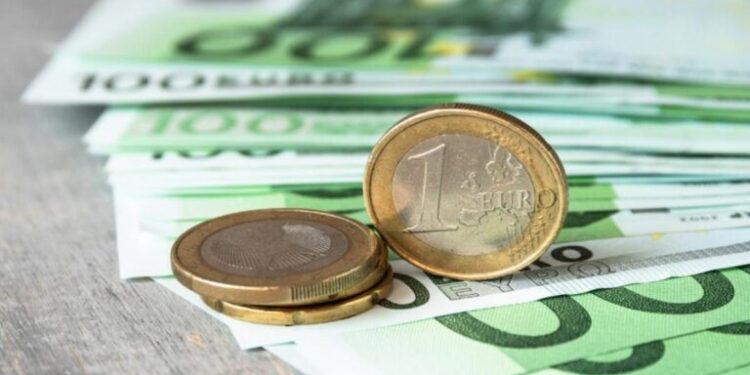Τεκμαρτό εισόδημα και αυξήσεις σε μισθούς και συντάξεις «φουσκώνουν» τον φόρο εισοδήματος – Στα 5,1 δισ. ευρώ ο φετινός λογαριασμός
