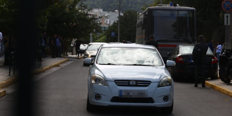Υπόθεση χειραγώγησης αγώνων μπάσκετ: Αντιμέτωποι με κακουργήματα οι έξι συλληφθέντες που αρνούνται τις κατηγορίες - Για σκευωρία κάνει λόγο ο Β. Λιόλιος - ertnews.gr