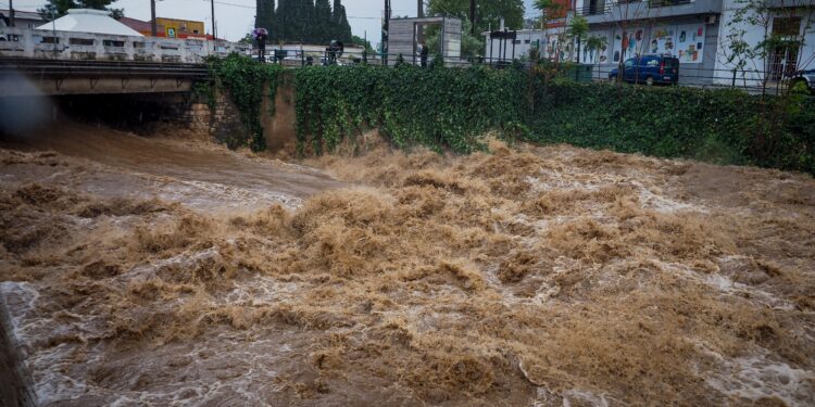 Η κακοκαιρία σφυροκοπά Εύβοια, Σποράδες και Ρόδο: Τι μεταδίδουν οι ρεπόρτερ του ΕΡΤnews και η πρόγνωση για τις επόμενες ώρες - ertnews.gr