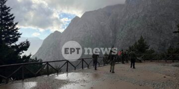 Σταδιακή υποχώρηση των υδάτων στο φαράγγι της Σαμαριάς – Στόχος να απομακρυνθούν την Τετάρτη οι οκτώ εγκλωβισμένοι