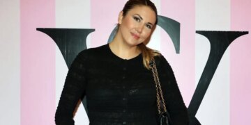 Η Φωτεινή Πετρογιάννη στόλισε χριστουγεννιάτικο δέντρο
