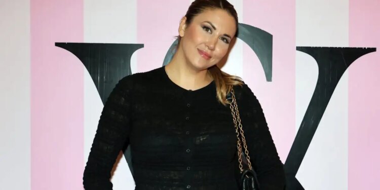 Η Φωτεινή Πετρογιάννη στόλισε χριστουγεννιάτικο δέντρο