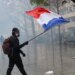 Γαλλία: Επεισόδια και συγκρούσεις με μολότοφ και δακρυγόνα - Εκατοντάδες χιλιάδες οι διαδηλωτές στο Παρίσι